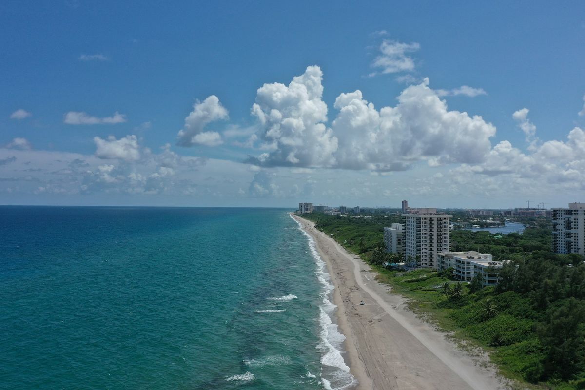 Aerial view of the Boca Raton coastline: the beach, the Atlantic and the barrier island