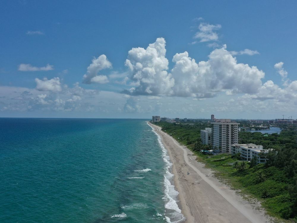 Aerial view of the Boca Raton coastline: the beach, the Atlantic and the barrier island