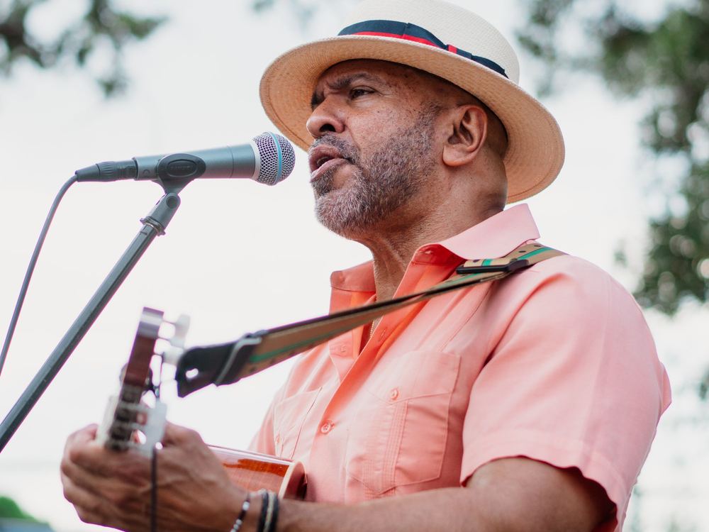 Live music outdoors: a singer with a guitar at a park concert